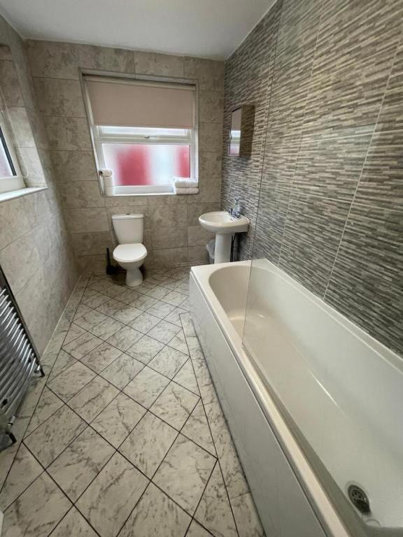 Two Bedroom House Free Parking Ливърпул Екстериор снимка